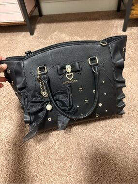 Samantha Vega Black Gold Heart Flutter Purse Large Size. Charm included.
